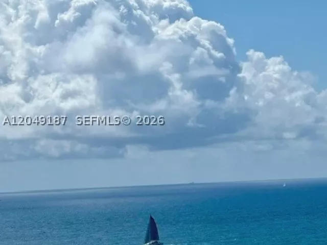2-bedroom condo for sale in Sunny Isles Beach - 100 Bayview Dr 1906 - MondialRealty