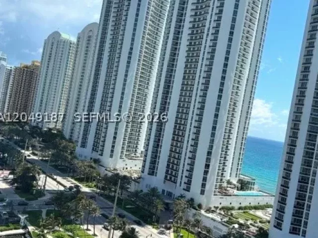 2-bedroom condo for sale in Sunny Isles Beach - 100 Bayview Dr 1906 - MondialRealty