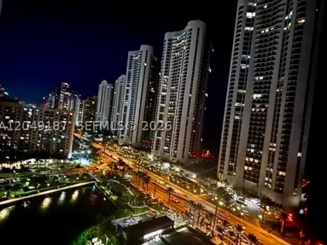 2-bedroom condo for sale in Sunny Isles Beach - 100 Bayview Dr 1906 - MondialRealty