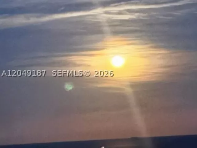 2-bedroom condo for sale in Sunny Isles Beach - 100 Bayview Dr 1906 - MondialRealty