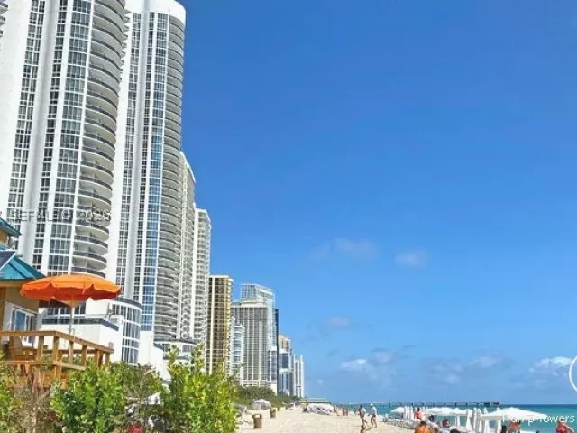 2-bedroom condo for sale in Sunny Isles Beach - 100 Bayview Dr 1906 - MondialRealty