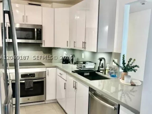 2-bedroom condo for sale in Sunny Isles Beach - 100 Bayview Dr 1906 - MondialRealty