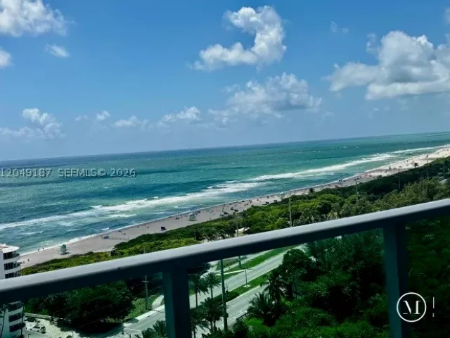 2-bedroom condo for sale in Sunny Isles Beach - 100 Bayview Dr 1906 - MondialRealty