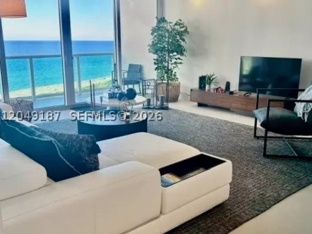 2-bedroom condo for sale in Sunny Isles Beach - 100 Bayview Dr 1906 - MondialRealty