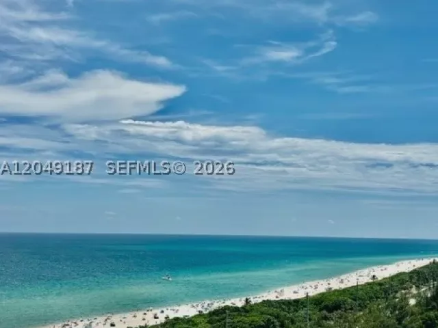 2-bedroom condo for sale in Sunny Isles Beach - 100 Bayview Dr 1906 - MondialRealty