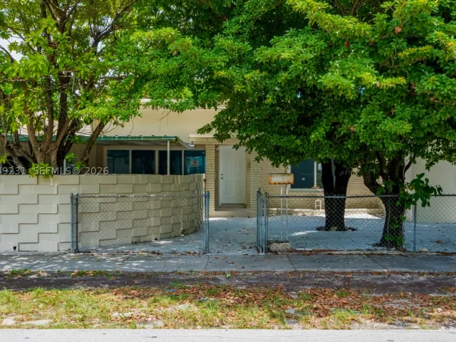 7-bedroom home for rent in Miami - 1701 NW 19th Ave 1701 - MondialRealty