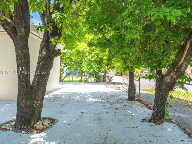 7-bedroom home for rent in Miami - 1701 NW 19th Ave 1701 - MondialRealty