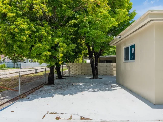 7-bedroom home for rent in Miami - 1701 NW 19th Ave 1701 - MondialRealty