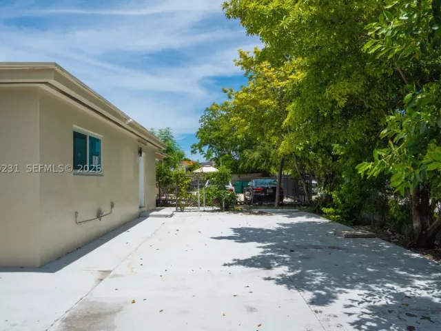 7-bedroom home for rent in Miami - 1701 NW 19th Ave 1701 - MondialRealty