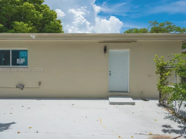 7-bedroom home for rent in Miami - 1701 NW 19th Ave 1701 - MondialRealty