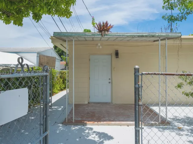 7-bedroom home for rent in Miami - 1701 NW 19th Ave 1701 - MondialRealty