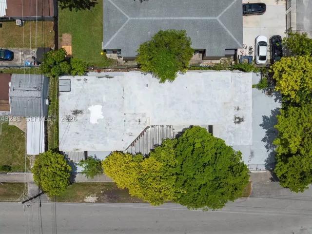 7-bedroom home for rent in Miami - 1701 NW 19th Ave 1701 - MondialRealty