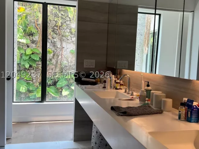 4-bedroom home for rent in Miami - 4101 Battersea Rd 1 - MondialRealty