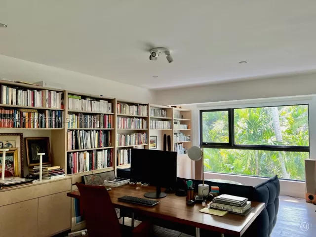 4-bedroom home for rent in Miami - 4101 Battersea Rd 1 - MondialRealty