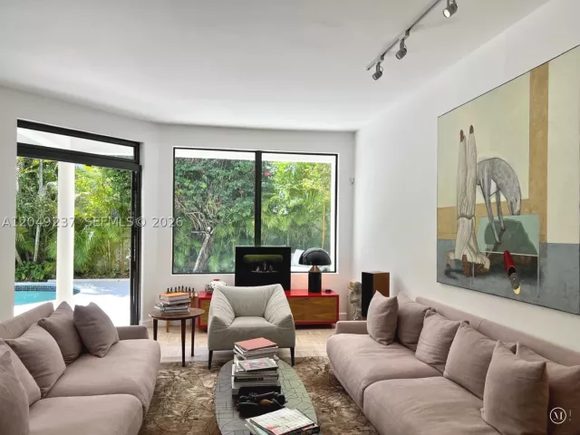 4-bedroom home for rent in Miami - 4101 Battersea Rd 1 - MondialRealty
