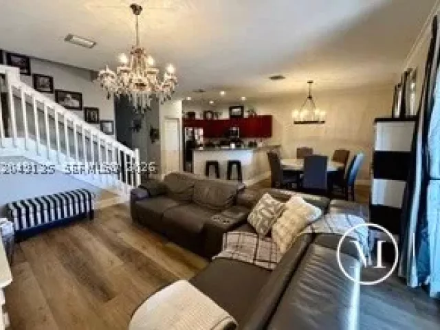 3-bedroom home for rent in Miami - 16320 SW 71st Ter - MondialRealty
