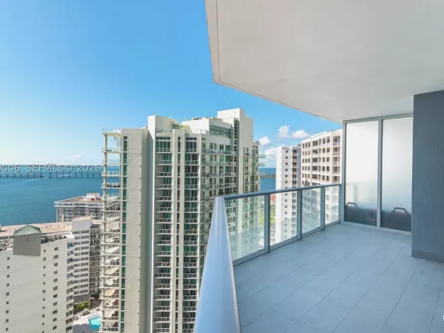2-bedroom condo for rent in Miami - 1300 Brickell Bay Dr 2509 - MondialRealty