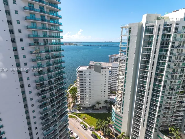 2-bedroom condo for rent in Miami - 1300 Brickell Bay Dr 2509 - MondialRealty