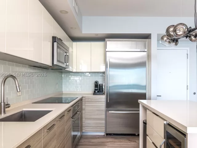 2-bedroom condo for rent in Miami - 1300 Brickell Bay Dr 2509 - MondialRealty