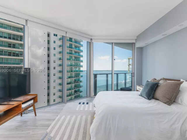 2-bedroom condo for rent in Miami - 1300 Brickell Bay Dr 2509 - MondialRealty
