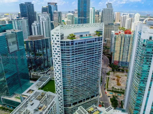 2-bedroom condo for rent in Miami - 1300 Brickell Bay Dr 2509 - MondialRealty