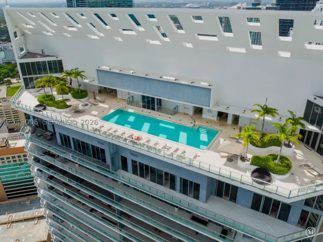 2-bedroom condo for rent in Miami - 1300 Brickell Bay Dr 2509 - MondialRealty