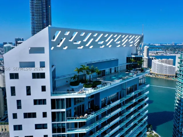 2-bedroom condo for rent in Miami - 1300 Brickell Bay Dr 2509 - MondialRealty
