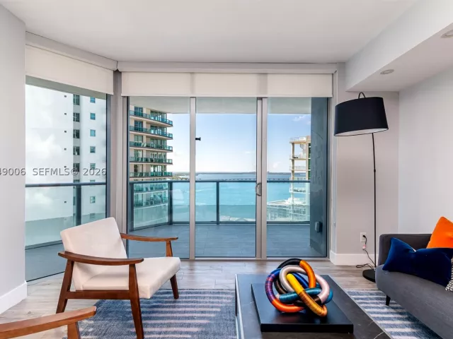 2-bedroom condo for rent in Miami - 1300 Brickell Bay Dr 2509 - MondialRealty