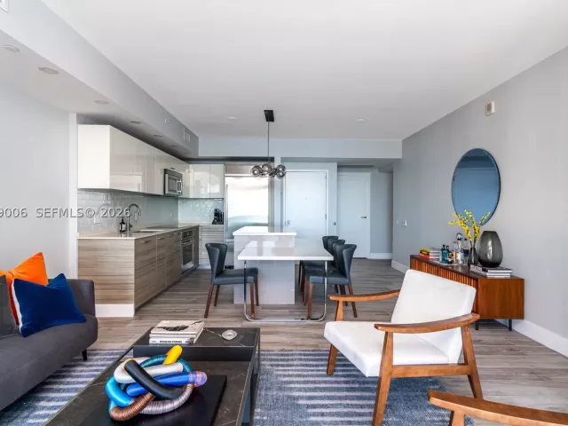 2-bedroom condo for rent in Miami - 1300 Brickell Bay Dr 2509 - MondialRealty