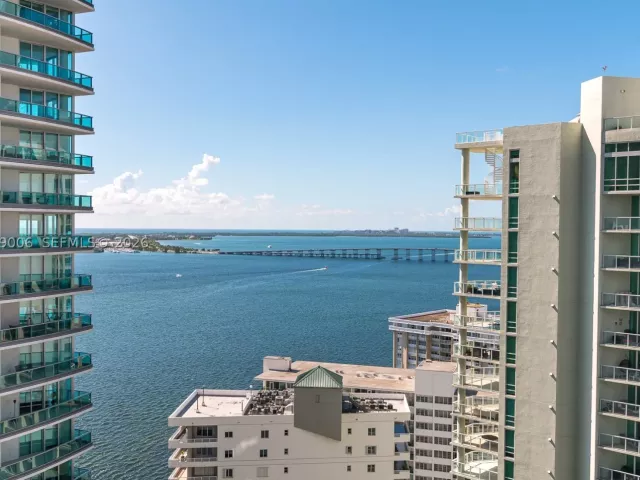 2-bedroom condo for rent in Miami - 1300 Brickell Bay Dr 2509 - MondialRealty