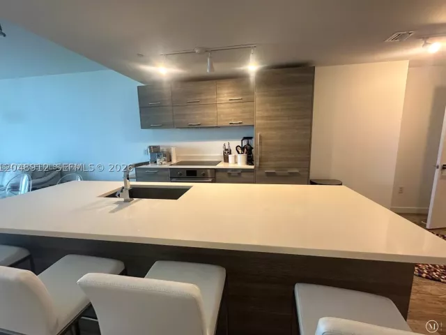 2-bedroom condo for sale in Miami - 650 NE 32nd St 4205 - MondialRealty