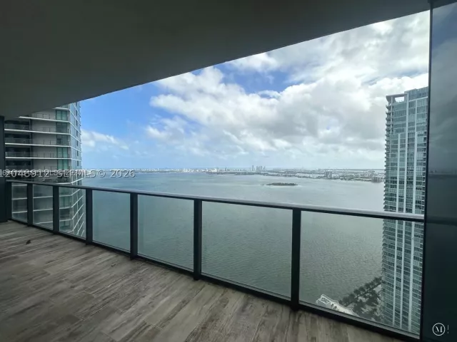 2-bedroom condo for sale in Miami - 650 NE 32nd St 4205 - MondialRealty