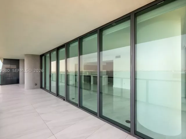 3-bedroom condo for sale in Miami - 3131 NE 7th Ave 1806 - MondialRealty