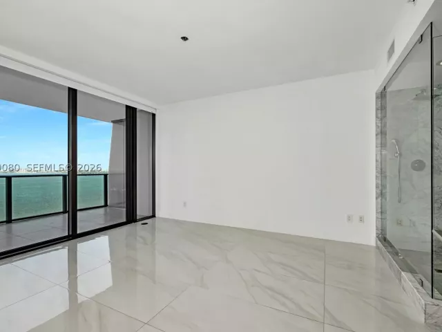 3-bedroom condo for sale in Miami - 3131 NE 7th Ave 1806 - MondialRealty