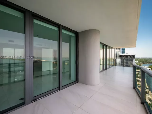 3-bedroom condo for sale in Miami - 3131 NE 7th Ave 1806 - MondialRealty