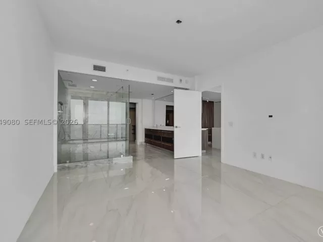 3-bedroom condo for sale in Miami - 3131 NE 7th Ave 1806 - MondialRealty