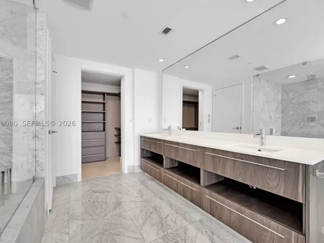 3-bedroom condo for sale in Miami - 3131 NE 7th Ave 1806 - MondialRealty