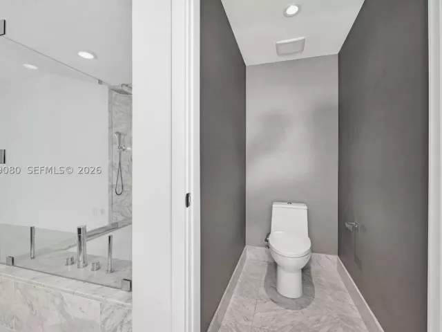 3-bedroom condo for sale in Miami - 3131 NE 7th Ave 1806 - MondialRealty