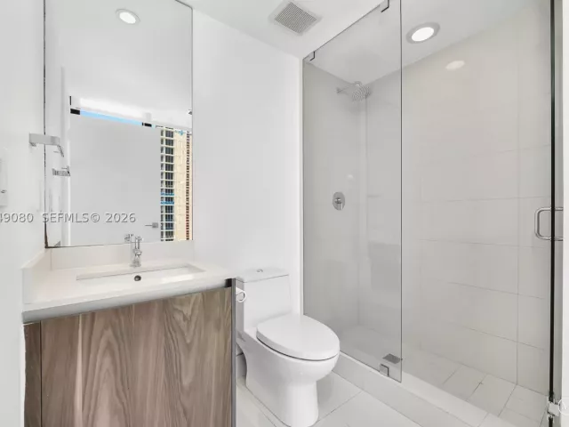 3-bedroom condo for sale in Miami - 3131 NE 7th Ave 1806 - MondialRealty