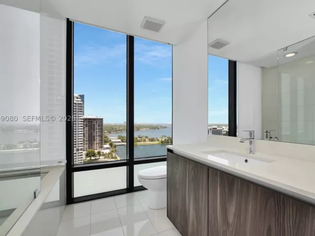 3-bedroom condo for sale in Miami - 3131 NE 7th Ave 1806 - MondialRealty