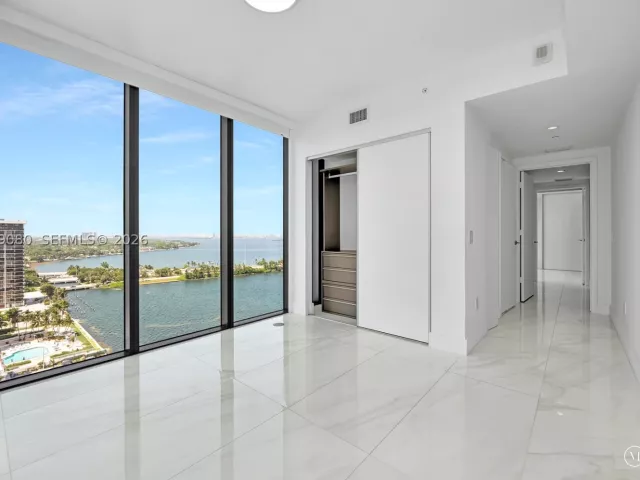 3-bedroom condo for sale in Miami - 3131 NE 7th Ave 1806 - MondialRealty