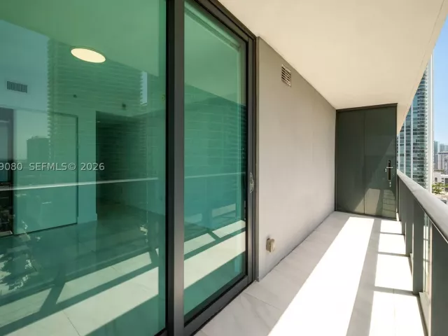 3-bedroom condo for sale in Miami - 3131 NE 7th Ave 1806 - MondialRealty