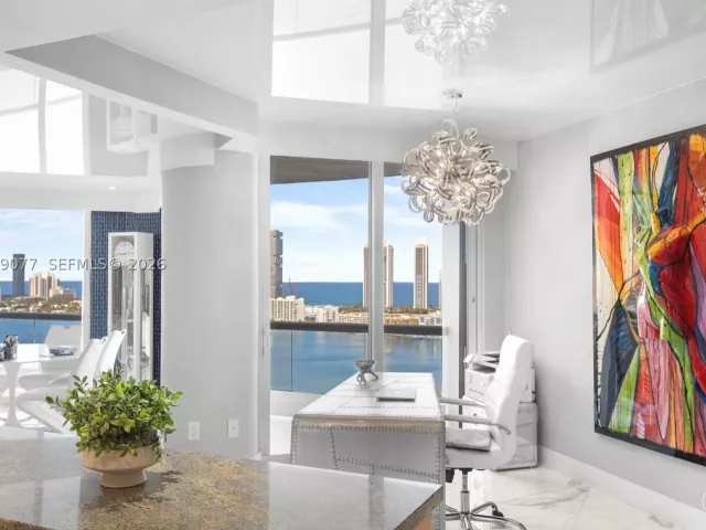 3-bedroom condo for sale in Aventura - 2600 Island Blvd 2603 - MondialRealty
