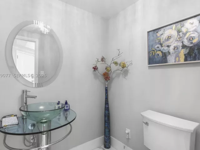3-bedroom condo for sale in Aventura - 2600 Island Blvd 2603 - MondialRealty