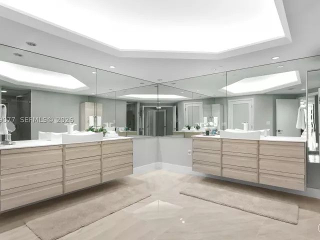 3-bedroom condo for sale in Aventura - 2600 Island Blvd 2603 - MondialRealty