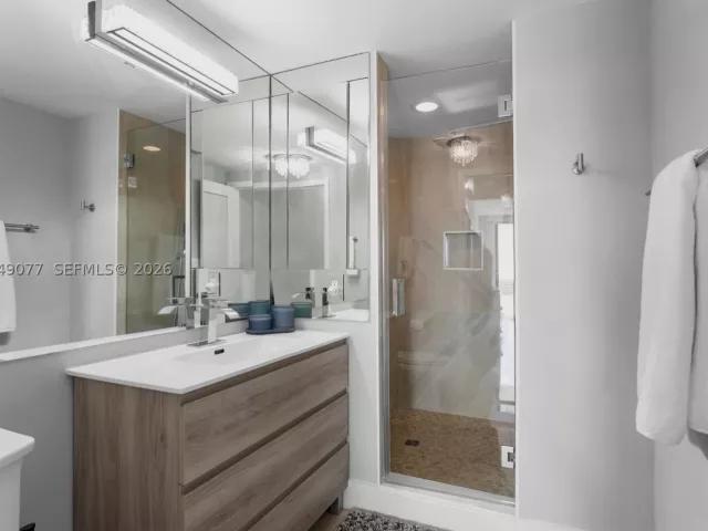3-bedroom condo for sale in Aventura - 2600 Island Blvd 2603 - MondialRealty