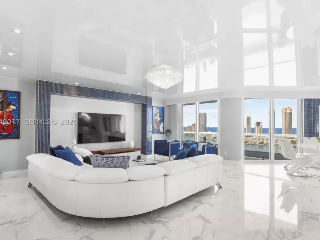 3-bedroom condo for sale in Aventura - 2600 Island Blvd 2603 - MondialRealty