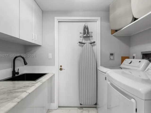 3-bedroom condo for sale in Aventura - 2600 Island Blvd 2603 - MondialRealty