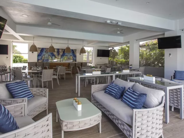3-bedroom condo for sale in Aventura - 2600 Island Blvd 2603 - MondialRealty