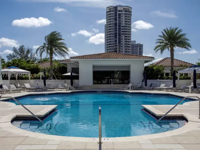 3-bedroom condo for sale in Aventura - 2600 Island Blvd 2603 - MondialRealty